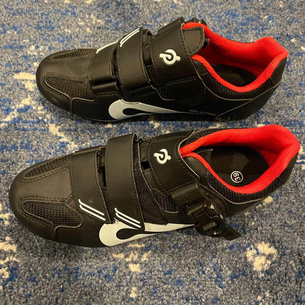 Peloton brand cycling shoes size 39